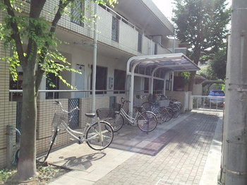 荻窪駅から徒歩15分の3SLDKマンションの駐輪場